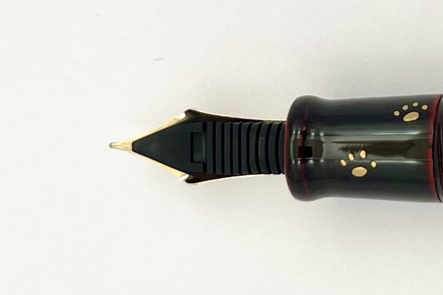 NakayaPiccoloCigarKuroTamenuriwith6PawsFountainPen_L